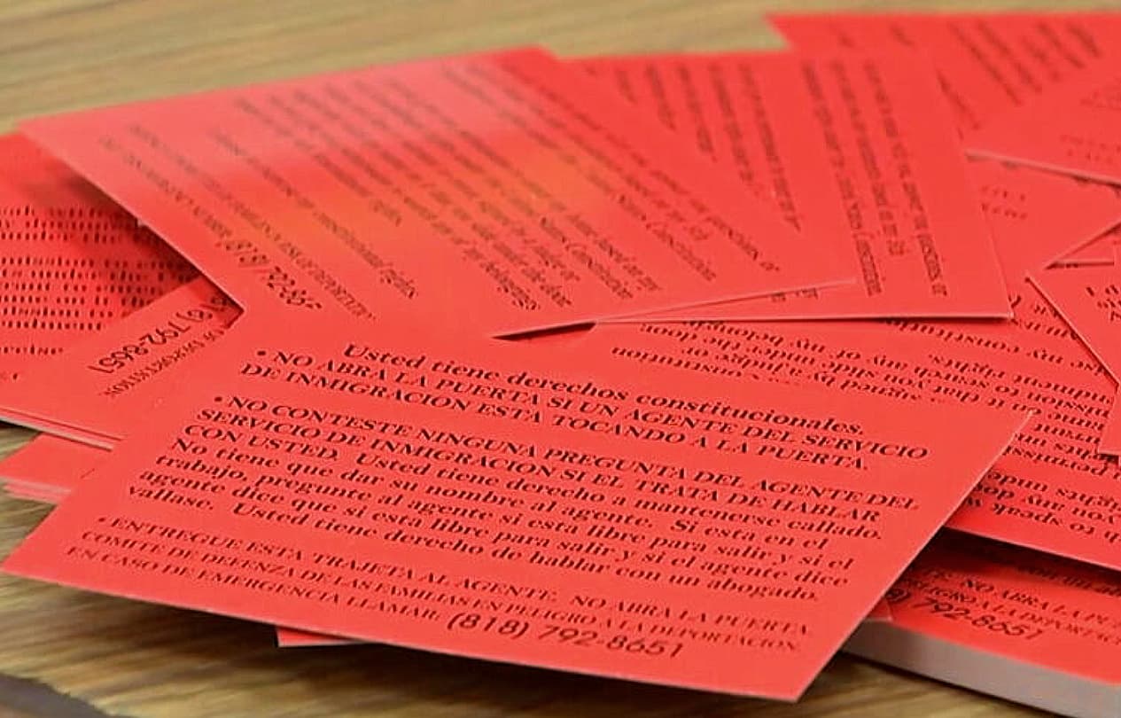 Esta es la tarjeta roja que debes conocer para enfrentar un encuentro con ICE