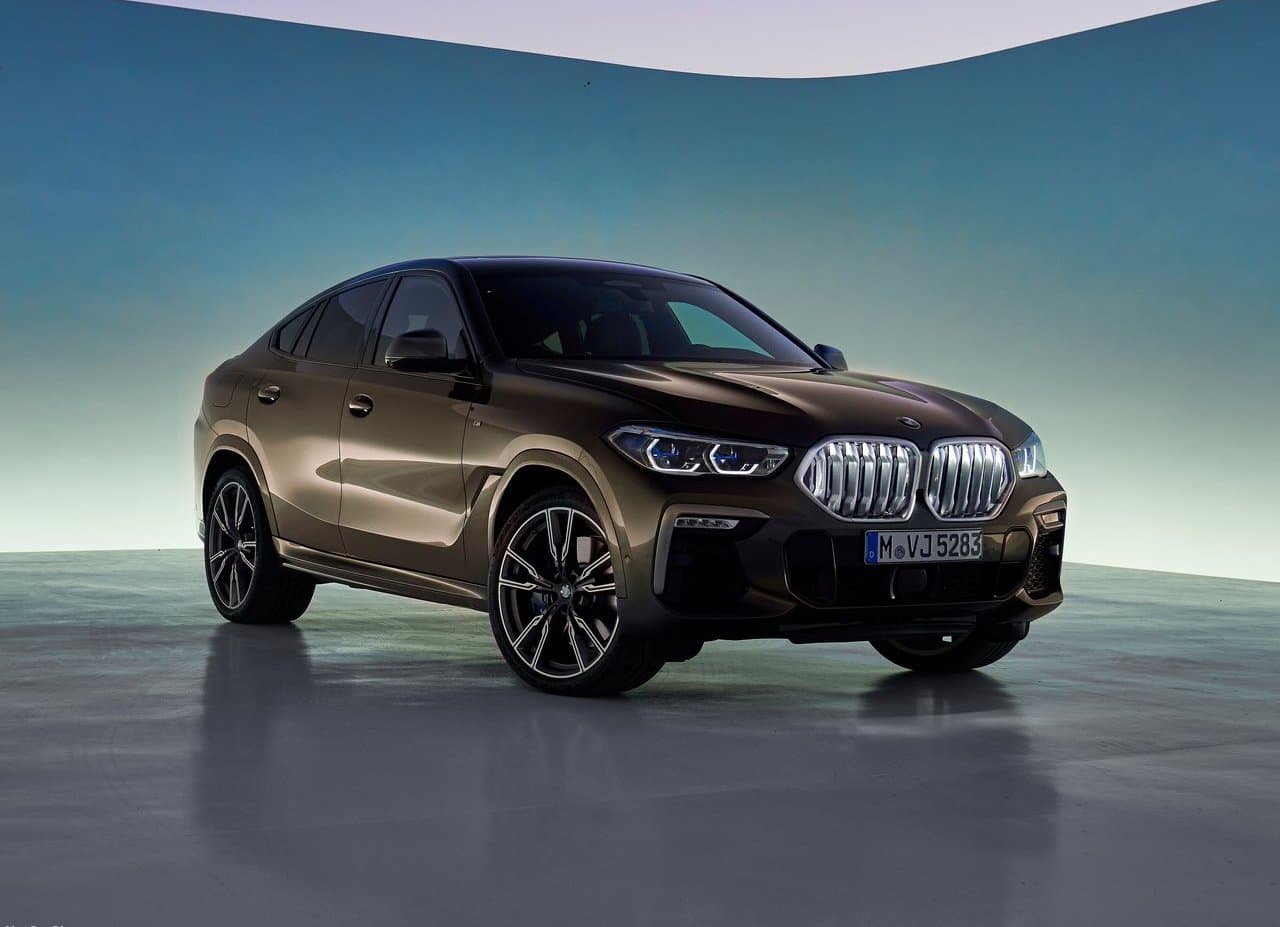 <h3 class="cms-H3-H3"><b>7. BMW X6</b></h3>
<br>
<b>Diferencial porcentual de precio sobre modelo de un año de uso: </b>37.7%
<br>
<b>Diferencial de precio en dólares sobre modelo de un año de uso: </b>$31,655
<br>
<br>La BMW X6 también fue rediseñada para la edición 2020. No obstante, ha perdido popularidad debido a la falta de espacio, sobre todo en los asientos posteriores y área de carga. Pero, por otro lado, su manejo es excepcional y los materiales utilizados en el interior son de alta calidad.
<br>