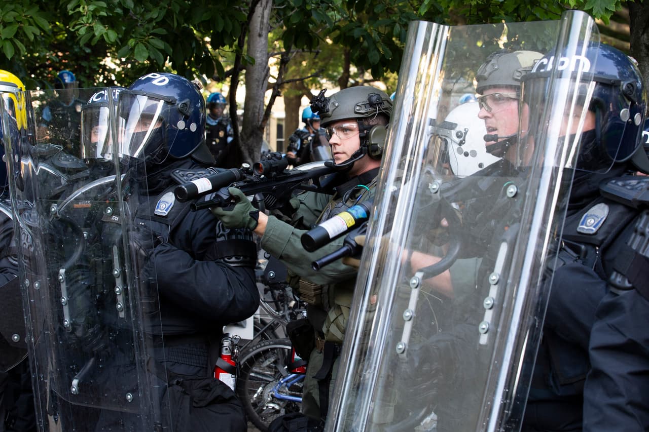 La policía usa balas de goma que pueden matar, cegar o mutilar de por vida a los manifestantes