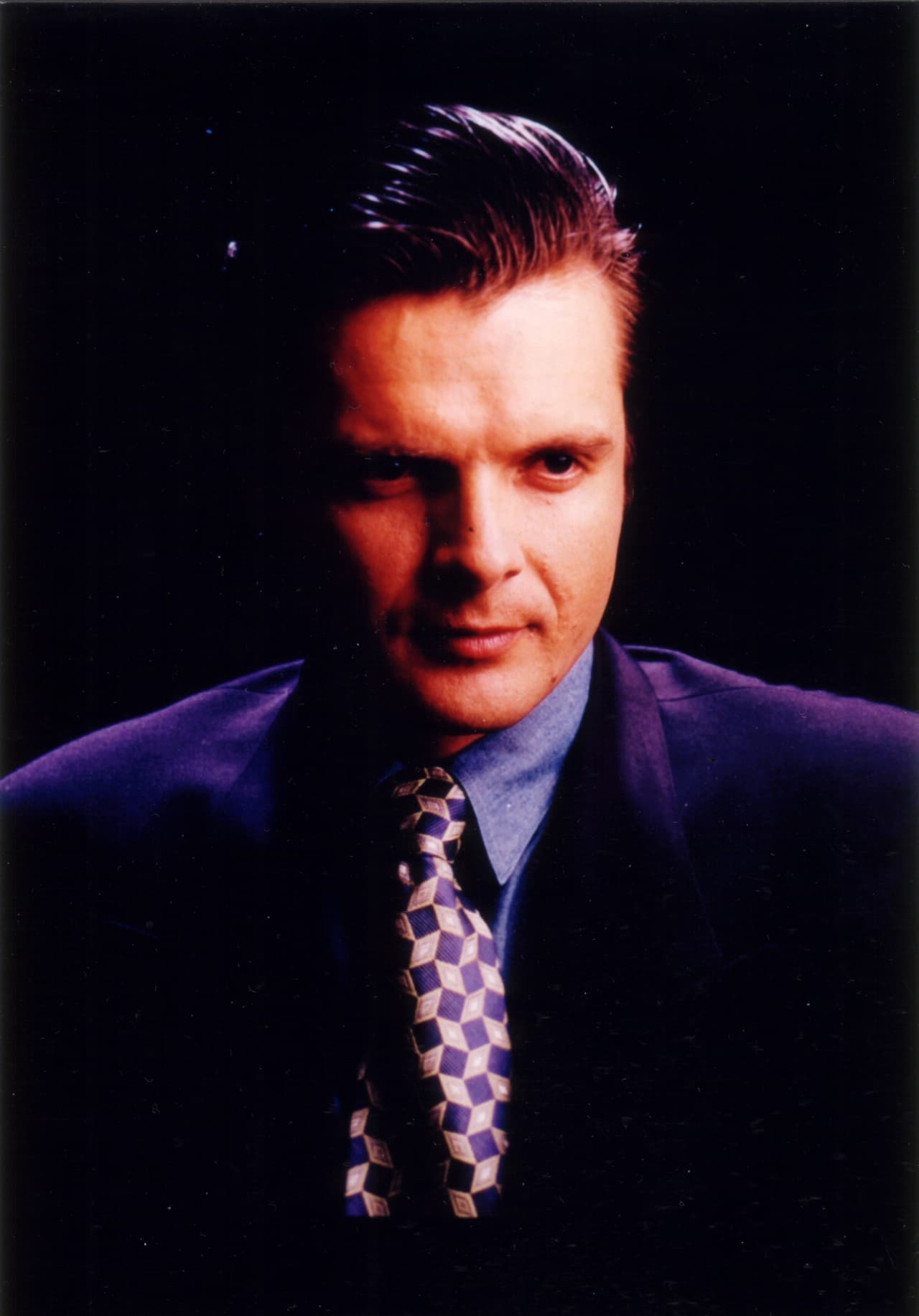 Pero su vida cambió radicalmente cuando incursionó en las telenovelas, y es que fue el productor
<b>Valentín Pimstein</b> quien lo invitó a participar en 1991 en la telenovela 'La pícara soñadora', en donde conoció a la que tiempo después sería su esposa, la actriz
<b>Mariana Levy</b>.