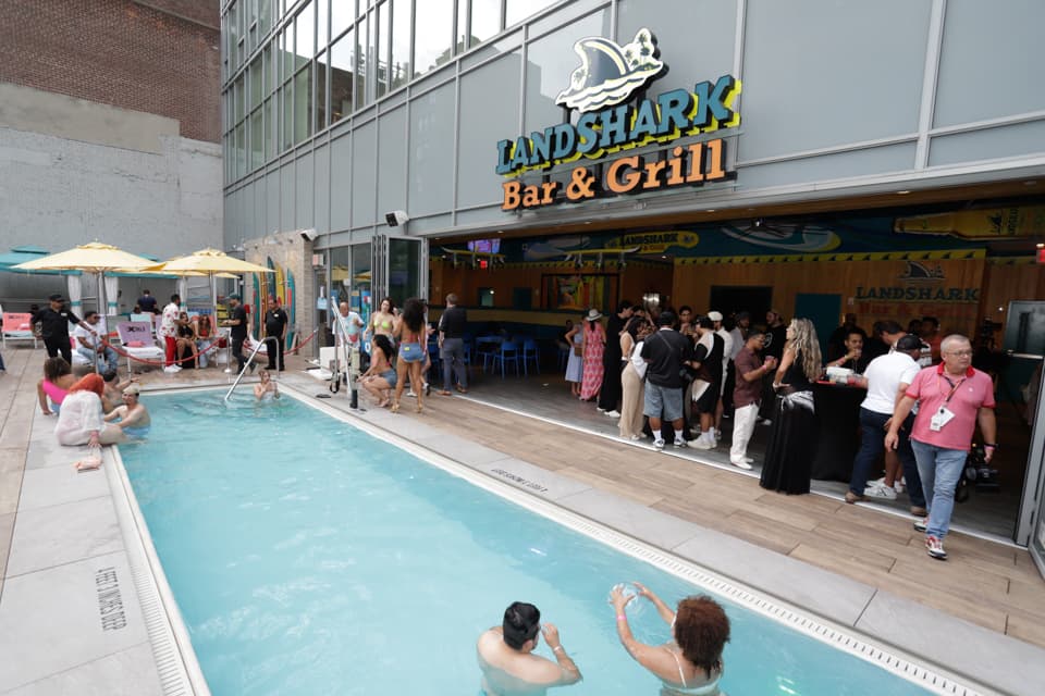 El verano se encendió con el Pool Party de La X 96.3 FM y Fariana