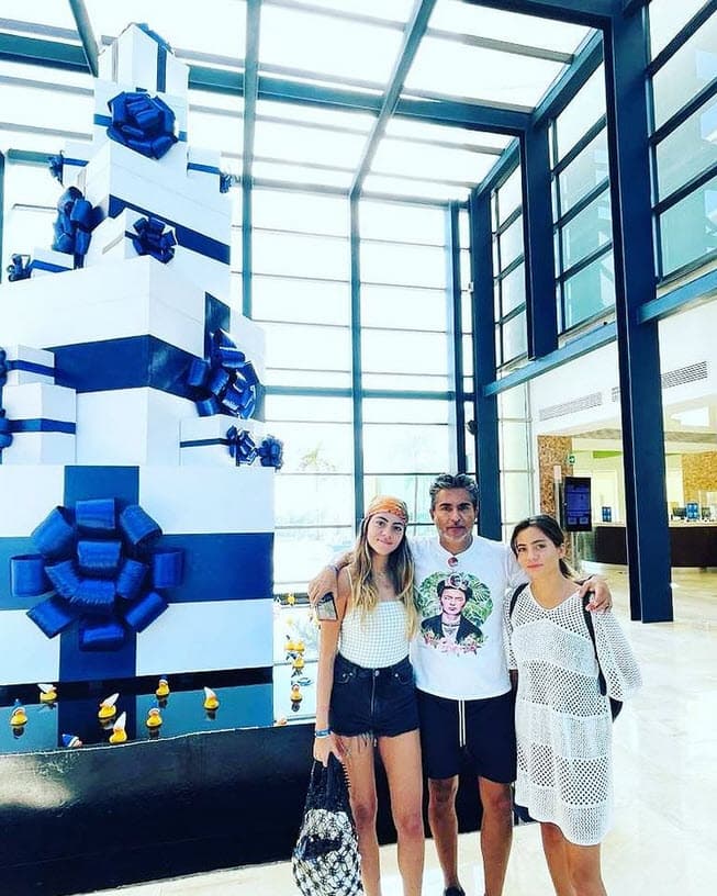Durante su matrimonio procrearon dos hijas: Camila, de 24 años, y Roberta, de 22.
<br>