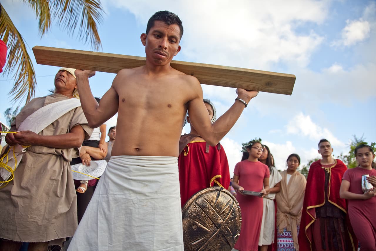 La iglesia de Sacred Heart no es la única del área donde se hacen Viacrucis. Otras parroquias del condado de Palm Beach, como la de Holy Cross en Indiantown, también celebran esta tradición católica al estilo centroamericano.