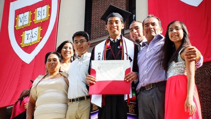 De los campos de tomates a Cambridge: el hijo de campesinos mexicanos que se graduó en Harvard