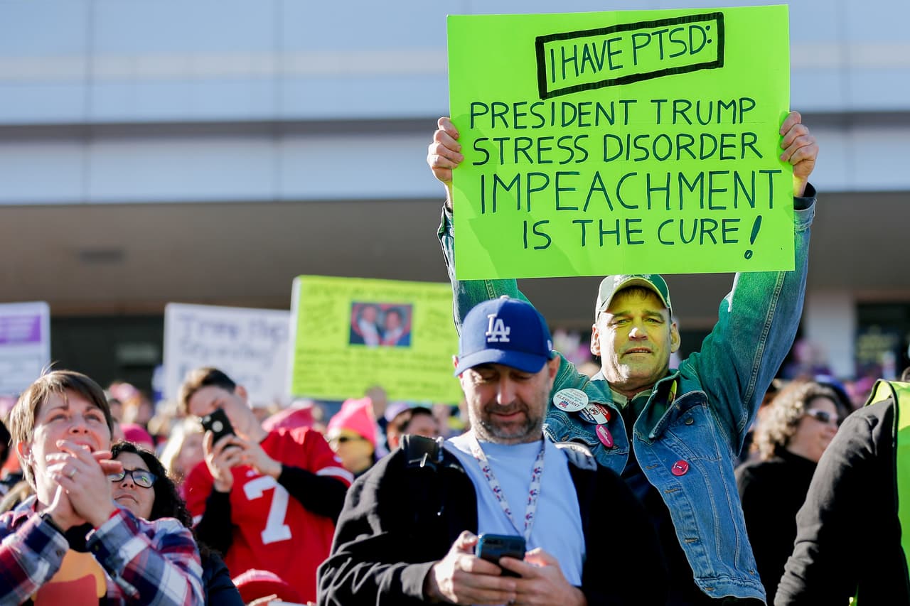 "Tengo PTSD: President Trump Stress disorder. La destitución es la cura".