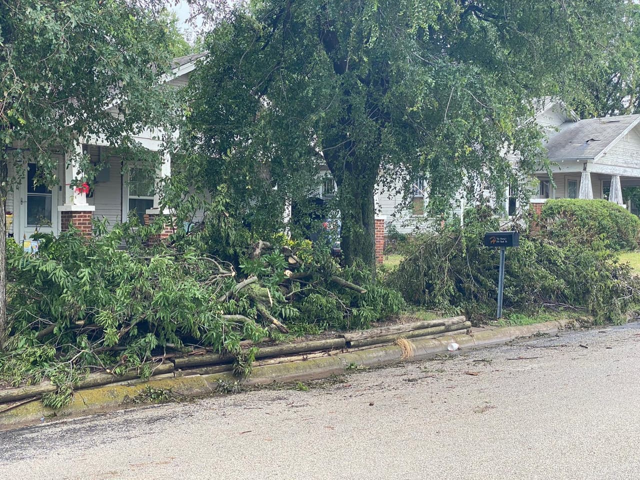 Organizaciones caritativas y la ciudad de Bowie trabajan para asistir a las personas afectadas.