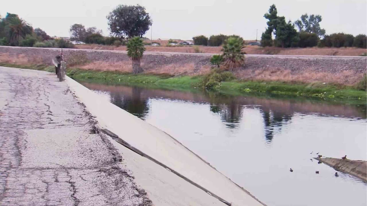 Hallan dos cuerpos sin vida abandonados en el Canal Domínguez de Carson