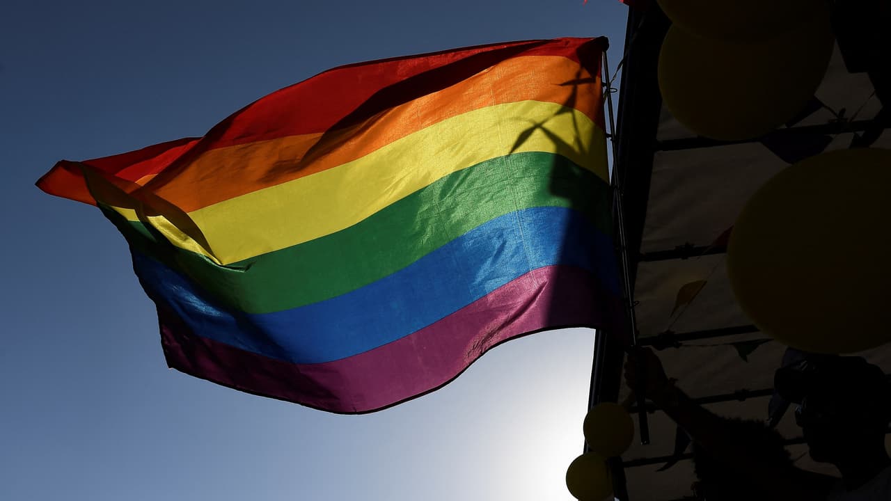 Uso de baños y pronombres, entre las nuevas políticas para el trato a estudiantes transgénero en Virginia