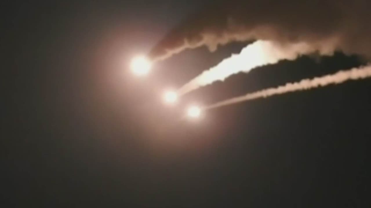 Donald Trump confirma que Irán derribó un helicóptero militar de EEUU cerca del Estrecho de Ormuz