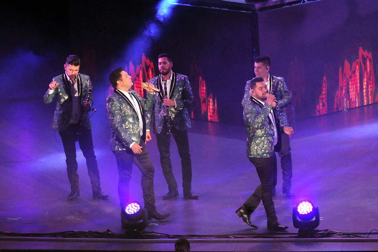 Banda Sinaloense MS de Sergio Lizárraga se impuso en la categoría Canción Banda del Año - Regional Mexicano con el sencillo ‘Por siempre mi amor’.