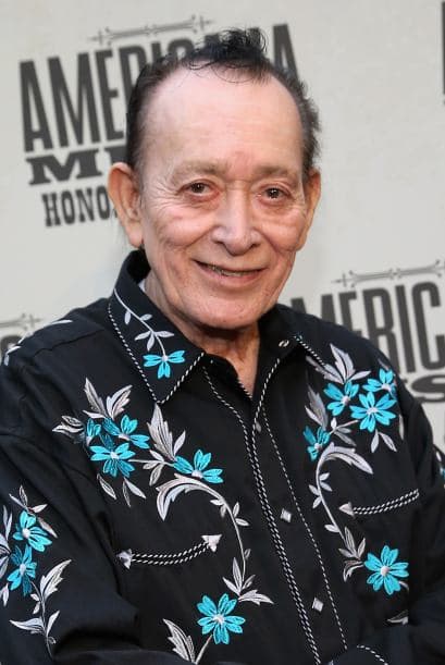 Flaco Jimenez (San Antonio) ganó el galardón por premio a su carrera.