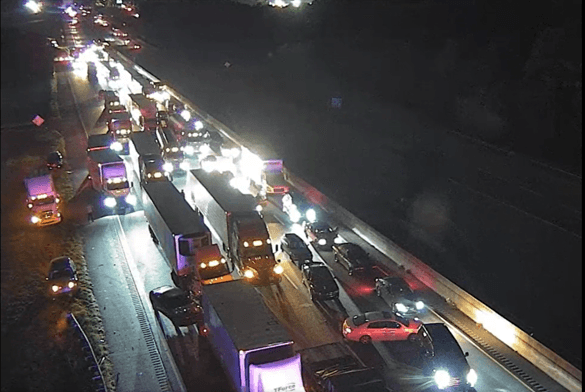 Fuerte accidente de tránsito provoca cierre de la I-285; hay dos muertes y cinco heridos 