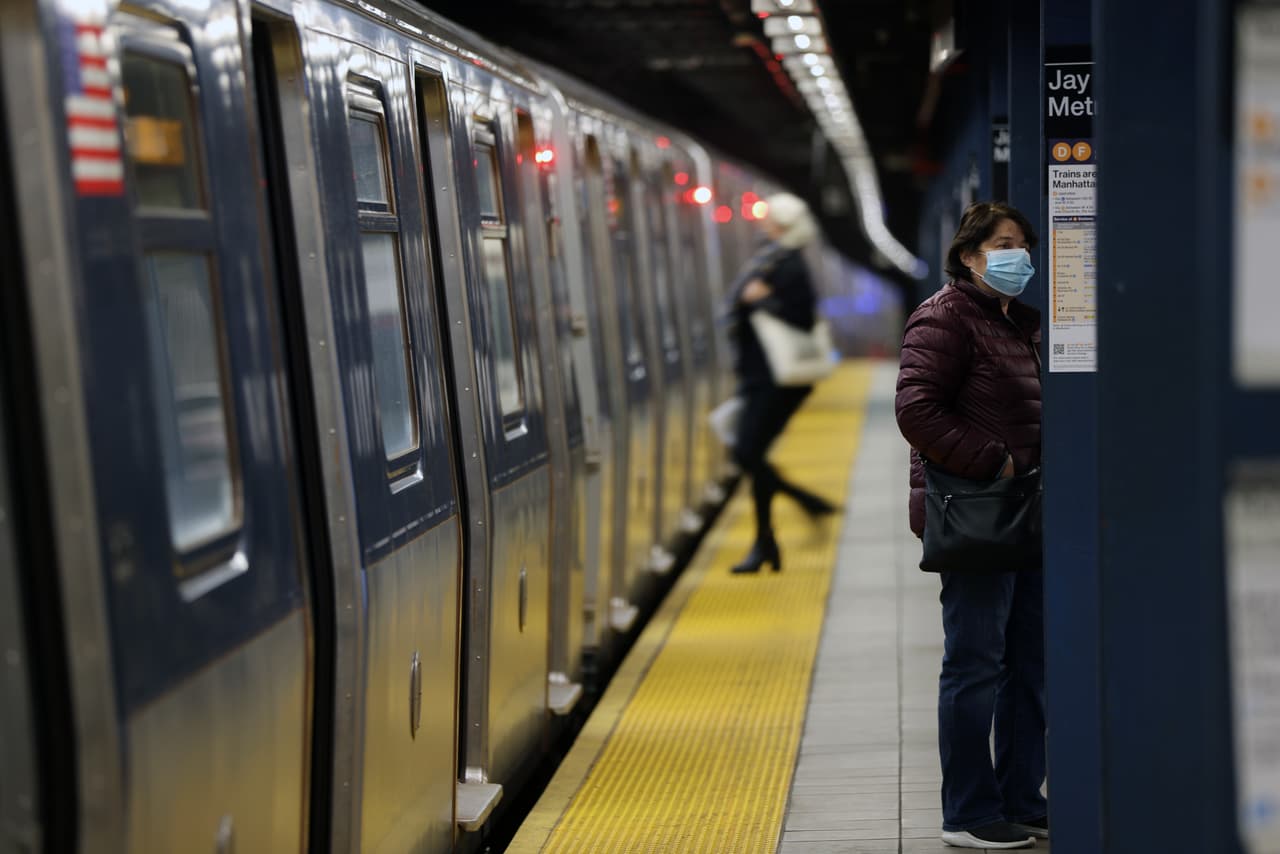 La MTA recibirá más de $6,000 millones de ayuda federal, anuncia el senador Schumer