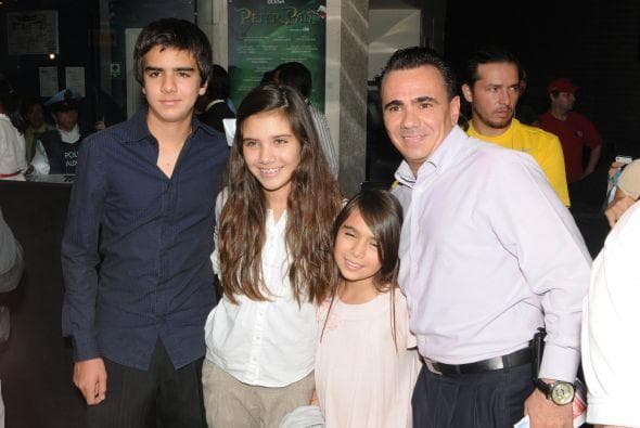 Se convirtió en un excelente padre, y como productor teatral hizo obras como 'Cats', 'Vaselina', 'Anita la huerfanita'.