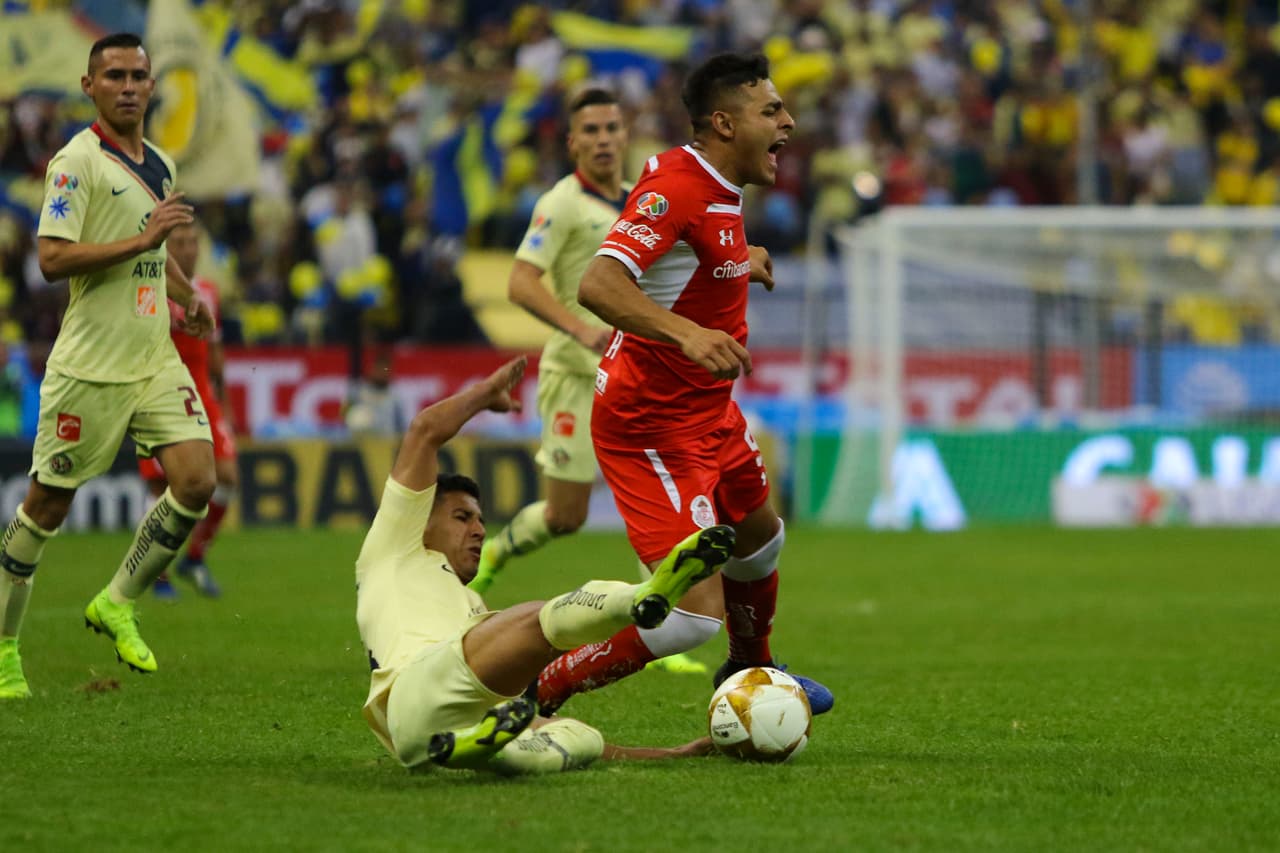 Con tiempo suficiente, el Toluca no bajó los brazos y siguió buscando más goles ya que necesitaba dos para clasificar por goles de visitante.