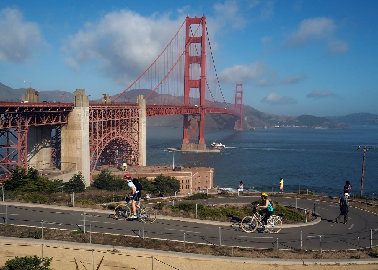 <b>Puesto 1. San Francisco:</b> Esta ciudad californiana alcanza los 6,526 dólares al mes. A pesar de los sueldos, San Francisco tiene altos niveles de desigualdad que se traducen en una crisis habitacional y en un alto número de personas sin hogar que viven en las calles. En 2018 ocupaba el segundo lugar de la lista, pero este año ha subido al primero. El empuje tecnológico marcado por Silicon Valley ha jugado un papel fundamental en su llegada a la cima.