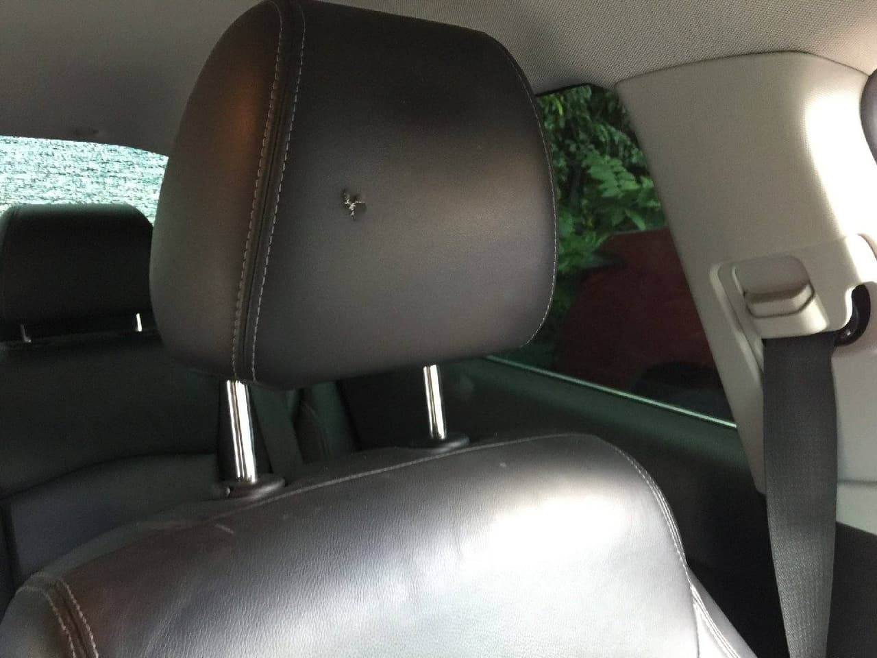 La bala rozó el cráneo de la joven.