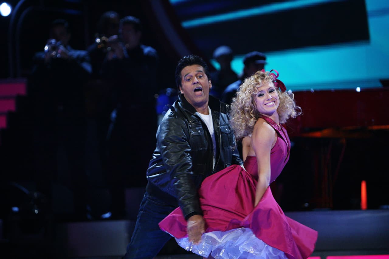 Con un rock and roll al estilo de Broadway, Erik Estrada enfrentó el reto de la tercer semana.