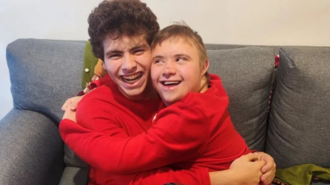 Carlo con su hermano Luciano.