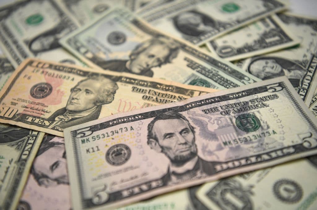 <b>“Yo vengo trabajando en la industria financiera por casi 10 años,</b> antes de eso estudié aquí en una Universidad de Estados Unidos, y crecí anteriormente en Latinoamérica”, dijo Talledo quien ahora vive en Sausalito, 
<a href="https://www.univision.com/temas/california">California</a>.