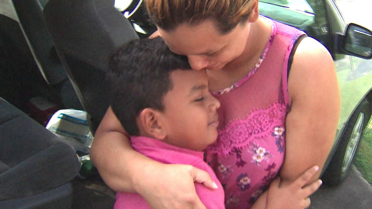 “Sentí que la vida volvió a mí”: madre hondureña al reencontrarse con su hijo tras 52 días de estar separados