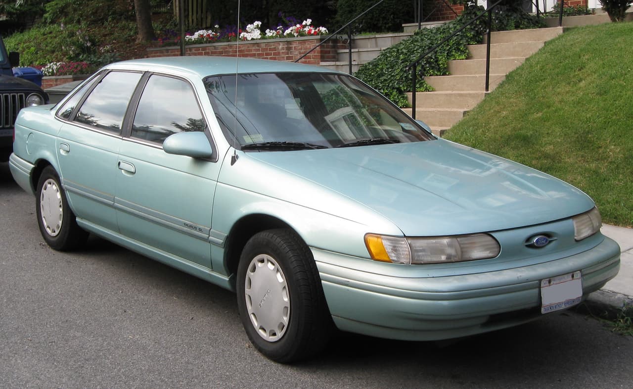 <b>Desde 1992 a 1996: Ford Taurus</b>
<br>
<br>
<b>Total: 1,934,551 autos vendidos.</b>
<br>
<br>(1992: 409,751 / 1993: 360,448 / 1994: 397,037 / 1995: 366,266 / 1996: 401,049).
<br>
<br>A pesar de que la mayor parte del mercado mundial prefiere los autos, en Estados Unidos han dominado las camionetas y SUV desde la década de 2000.
<br>