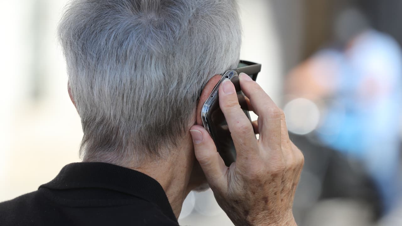 Adultos mayores hispanos, blanco de los estafadores: ¿qué hacer en Montgomery en caso de ser víctima?