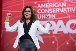 Sarah Palin le dice a los inmigrantes: "hablemos americano"