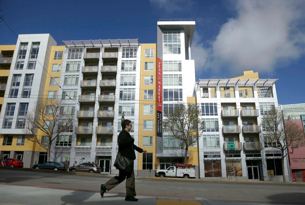 Los altos precios de las residencias, la inflación y la competencia con cientos de personas que buscan un lugar para vivir hace que 
<b>alquilar una vivienda se convierta en un trabajo de tiempo completo.</b>