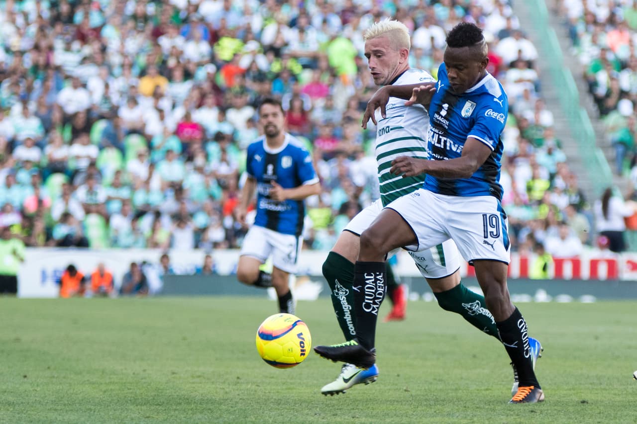 Los goles tardaron en caer pero al final Santos se impuso con claridad haciendo valer su mejor posición en la tabla.