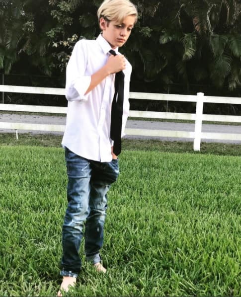 A sus 11 años de edad Christopher se comporta como todo un adulto, es amante del beisbol y sueña con ser pelotero cuando cumpla la mayoría de edad.