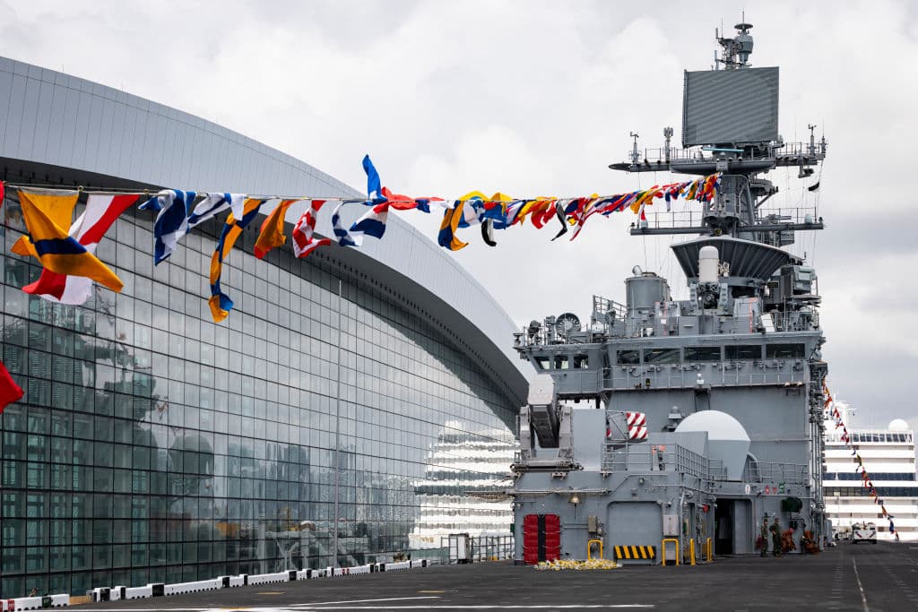 La celebración de la 
<b><a href="https://www.univision.com/local/miami-wltv/semana-naval-miami-60-inmigrantes-uss-bataan-ciudadanos-eeuu-fotos" target="_blank">Semana Naval en Miami</a></b> permite que personas ajenas a la milicia disfruten de recorridos guiados por algunas de las embarcaciones más poderosas de la Armada de los Estados Unidos, como el buque de asalto anfibio 
<b>USS Bataan</b>.