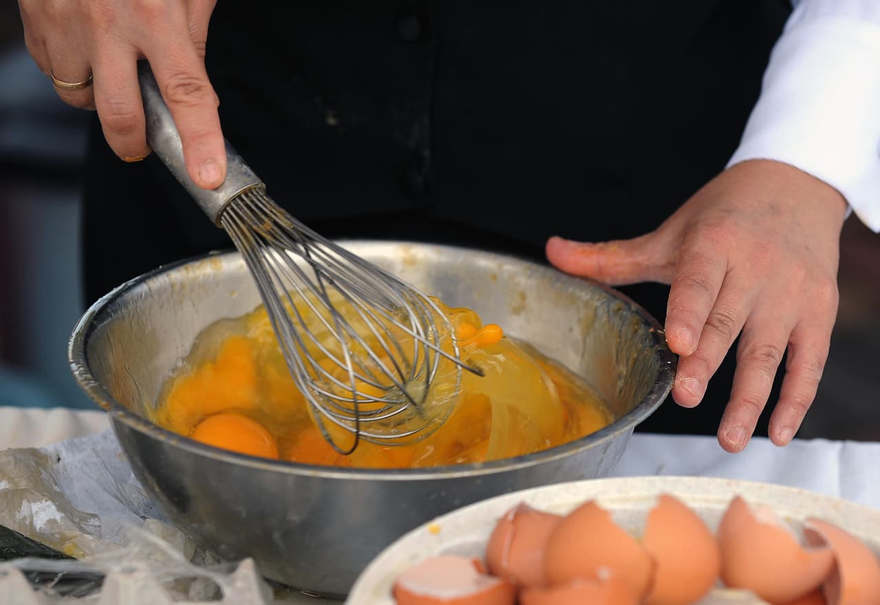 Un deportista ganó su última pelea un día en el que desayunó un omelette de caviar, por lo que desde ese día desayuna lo mismo diariamente para obtener los mejores resultados, ¡don’t jinx it!