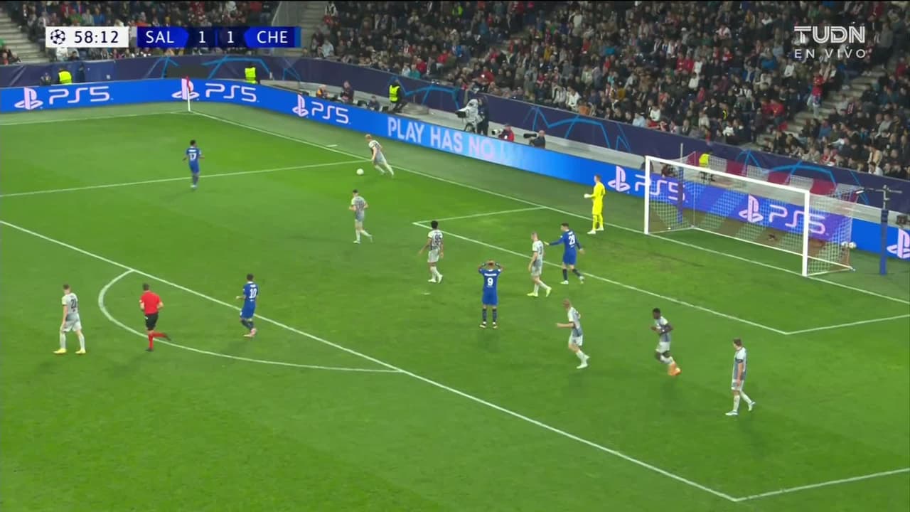 ¡TIRO ATAJADO! disparo por Kai Havertz.