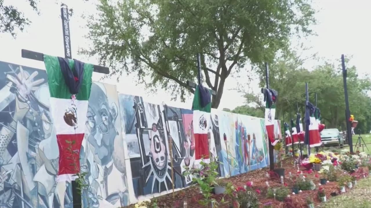 Levantan monumento para recordar a los ocho trabajadores agrícolas que murieron en el accidente