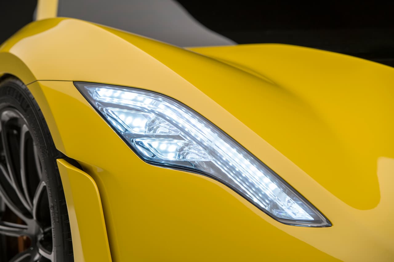 <b>Hennessey Venom F5</b>
<br>El diseño de luces frontales es discreto comparado con el resto del cuerpo de la carrocería.