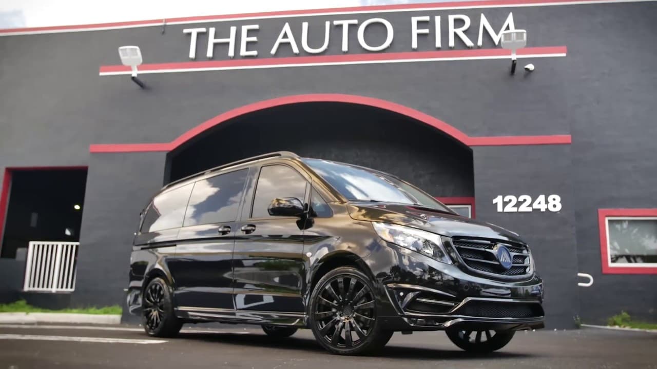 <u><b>Avorza Mercedes-Benz Metris Limo modificada por Alex Vega</b></u>
<br>
<br>En el año 2017, Marc Anthony participó en la serie 
<i>The Auto Firm with Alex Vega </i>para que el reconocido diseñador de autos en Miami, y amigo del cantante, modificara su furgoneta Mercedes-Benz Metris Limo, con la intención de que pareciera la parte interior de un avión privado y que a la vez pudiera sentirse en casa. Los resultados dejaron al salsero con la boca abierta.