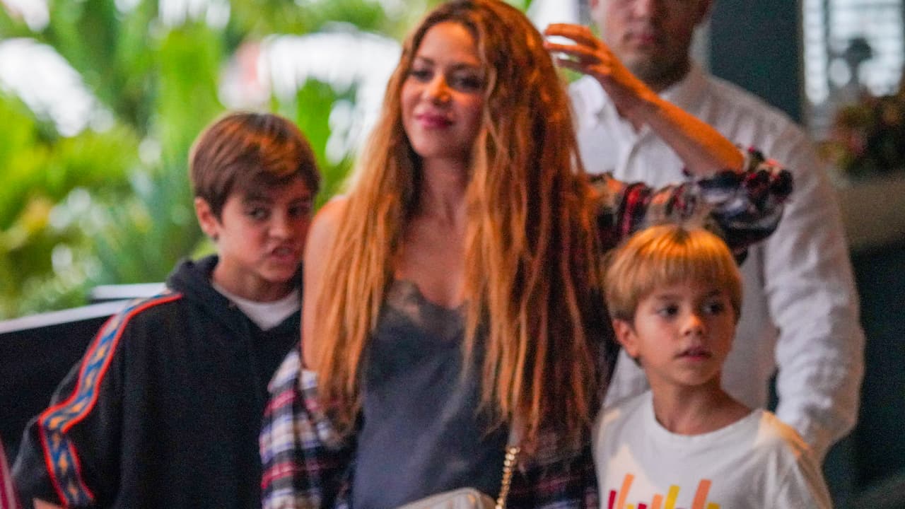 Así fue captada Shakira junto a sus hijos al ir a cenar a un afamado restaurante de sushi en Miami.