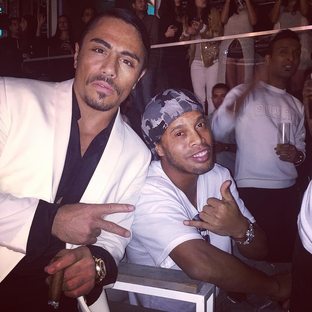 Ronaldinho es un fanático de la buena vida y la buena comida.