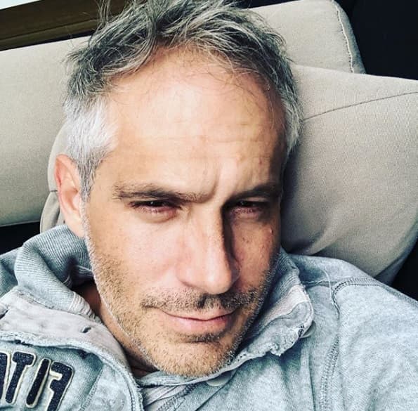 El actor comentó que "en aquel entonces esa chava sí era alguien muy importante" para él, por lo que 
<b><a href="https://www.univision.com/shows/despierta-america/tras-haber-pasado-momentos-dificiles-arath-de-la-torre-tiene-un-deseo-especial-en-este-cumpleanos-video" target="_blank">sintió "feo"</a></b>.