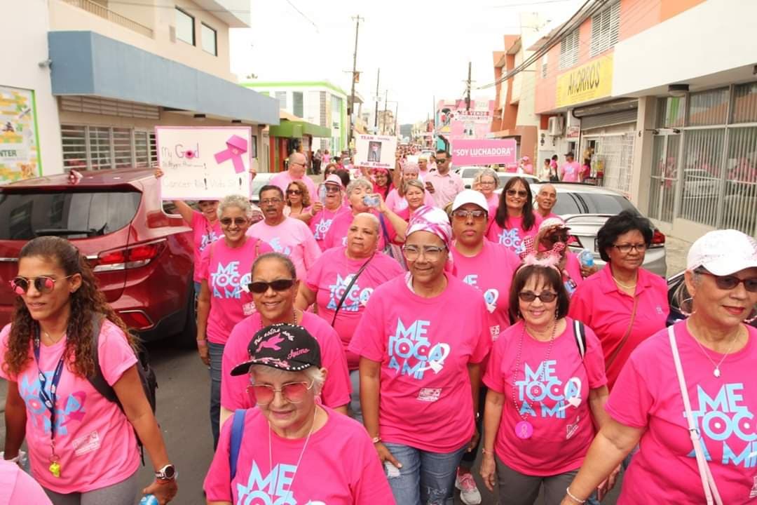 Las calles de Fajardo se paralizaron con la masiva marcha, que organizó el municipio, para llevar un mensaje de prevención en contra del cáncer de seno.