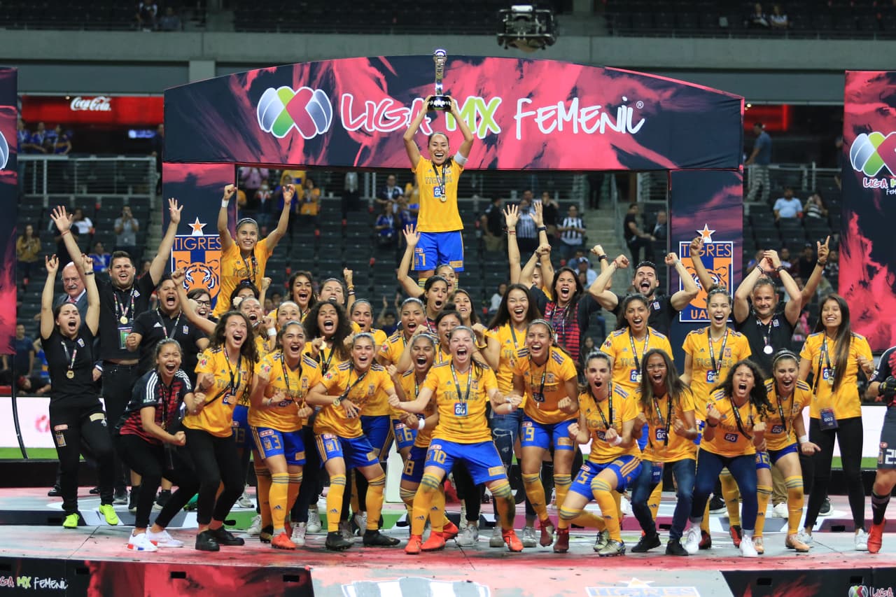 Tigres se corona campeón de la Liga MX Femenil tras vencer 2-1 a Monterrey en el Juego de Vuelta de la gran Final del Clausura 2019 y con un 3-2 en el global en partido efectuado en el Estadio BBVA. Así fueron los festejos de las felinas campeonas.