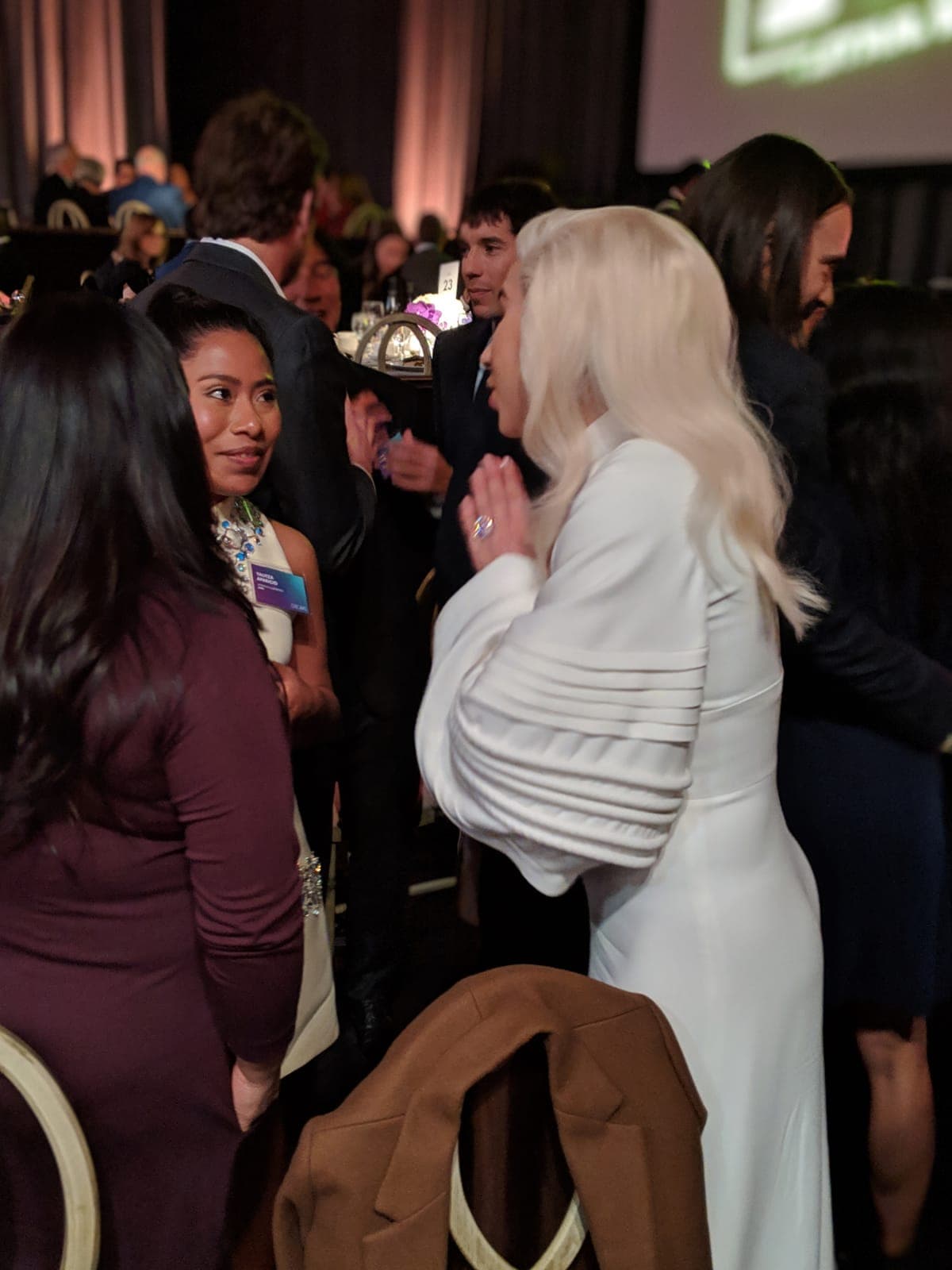 A pesar de que ambas compiten en la misma terna de Mejor Actriz, las imágenes demuestran que no hay rivalidad entre ellas.