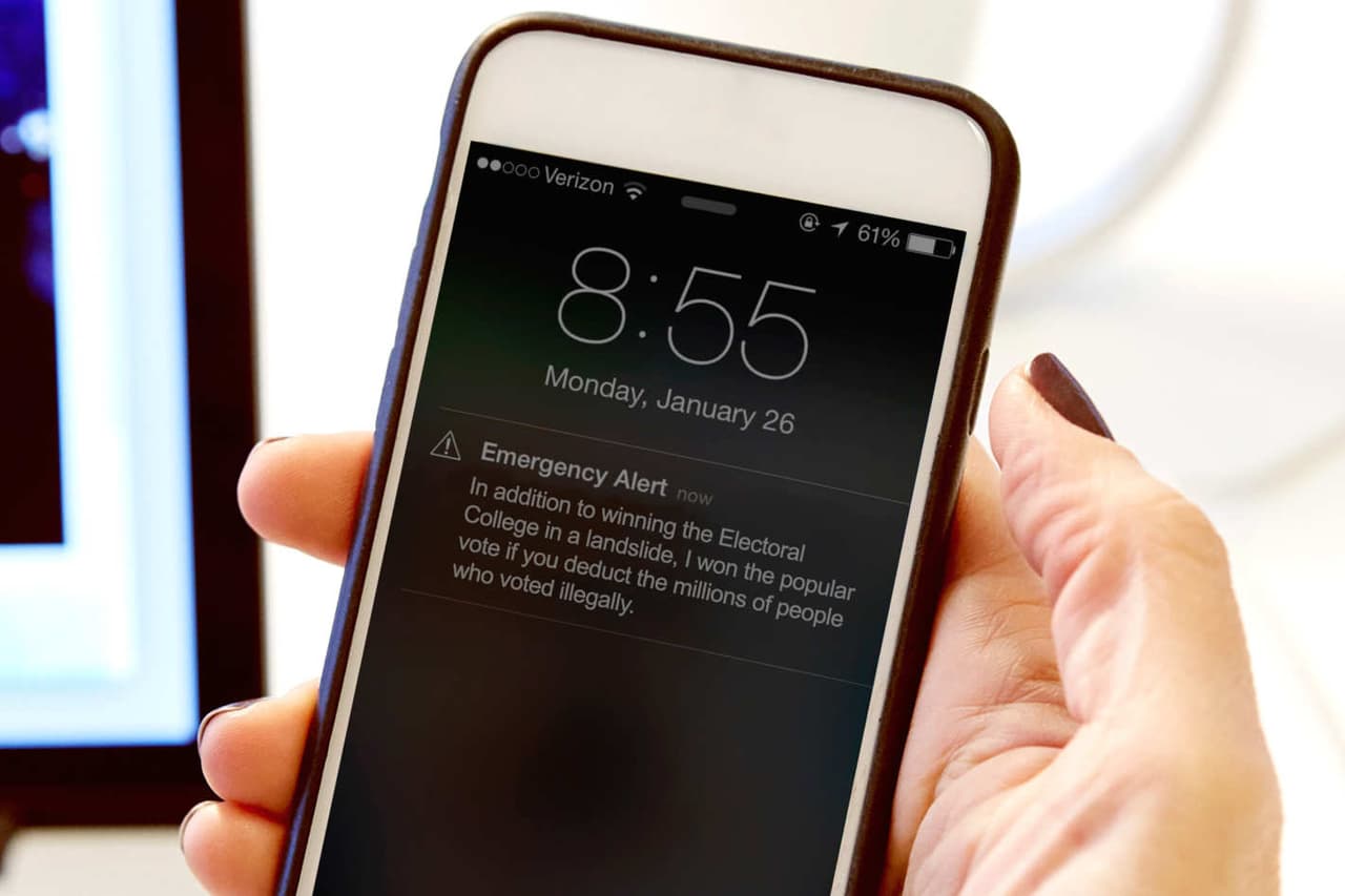 "Además de ganar el colegio electoral en una avalancha, gané el voto popular si deduces las millones de personas que votaron ilegalmente".