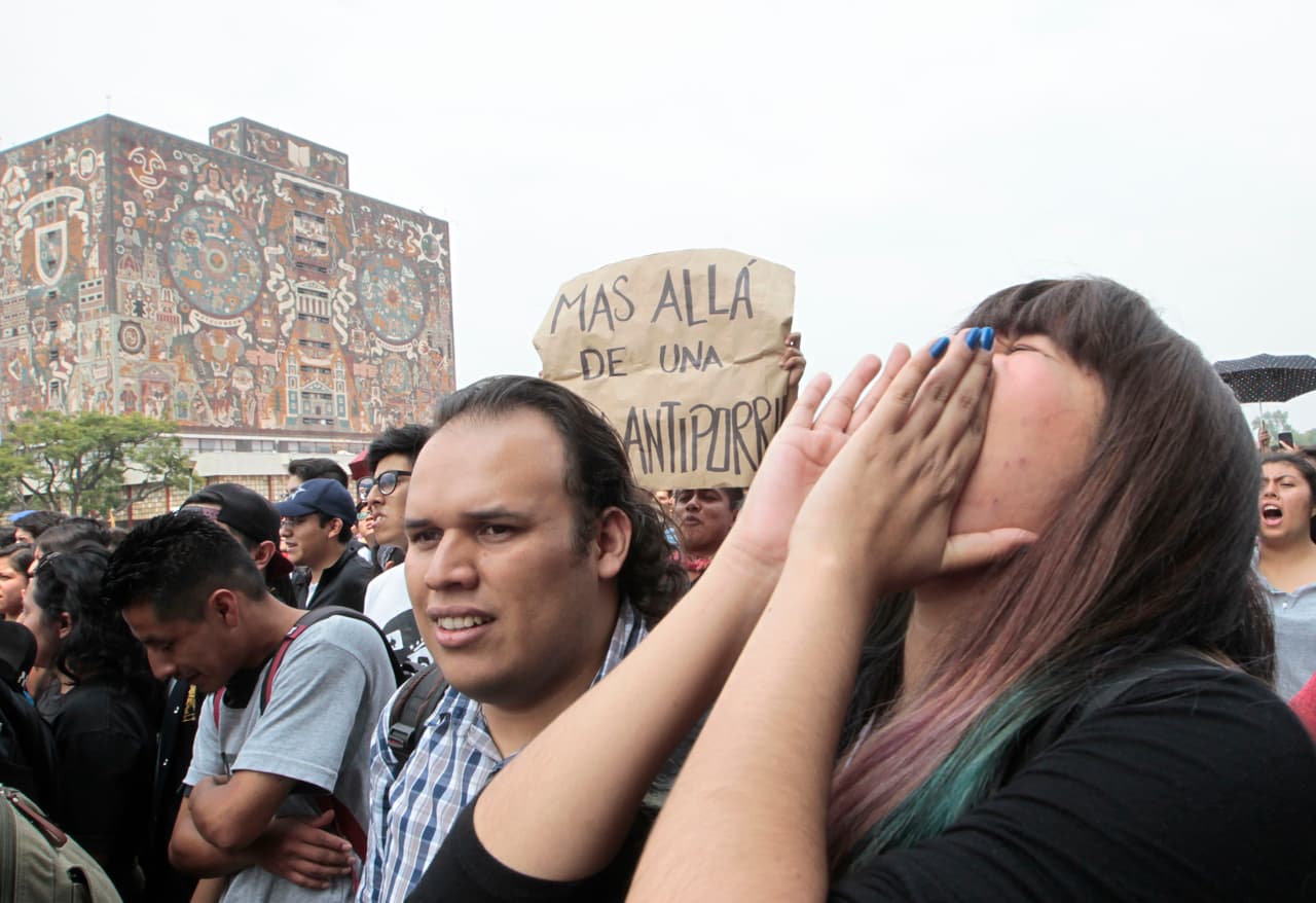 El rector, Enrique Graue, señaló que tiene evidencias de que los agresores son miembros de grupos vandálicos "al servicio de intereses externos a la Universidad".