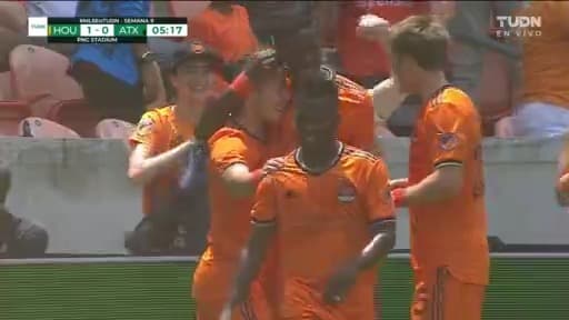 ¡Cohete a las redes! Ferreira desde media cancha pone el 1-0 para Houston