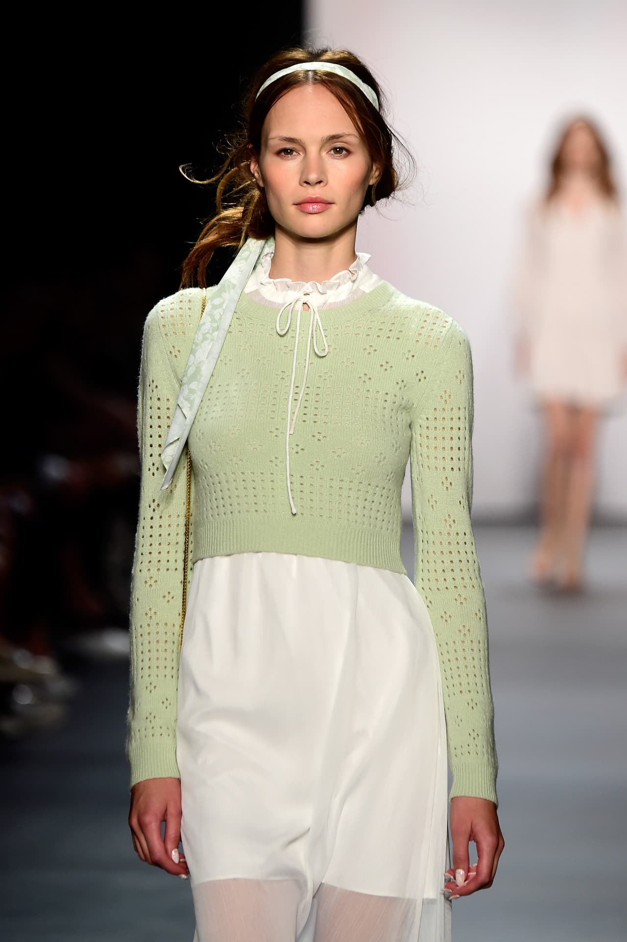 Los colores claros y pasteles con diseños dominaron en la pasarela.