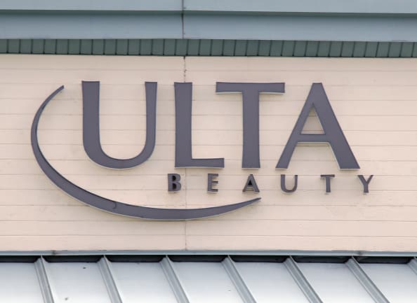 <a href="http://ir.ultabeauty.com/news-releases/news-release-details/2020/Ulta-Beauty-to-Close-All-Stores-on-Thanksgiving-Day-2020/default.aspx" target="_blank">Ulta Beauty </a>
<br>