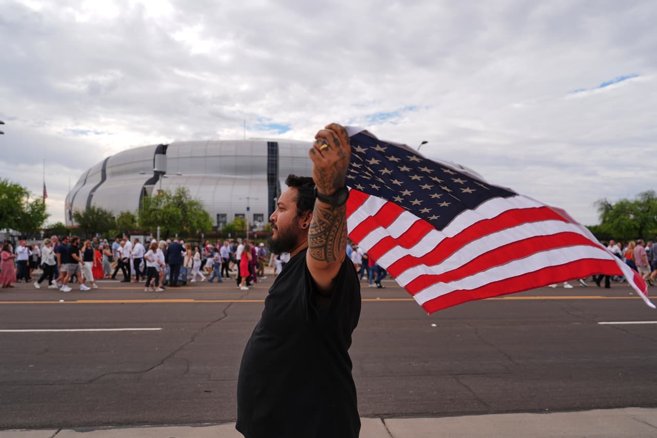 Muchos de los asistentes llegaron portando 
<b>banderas de Estados Unidos</b>.