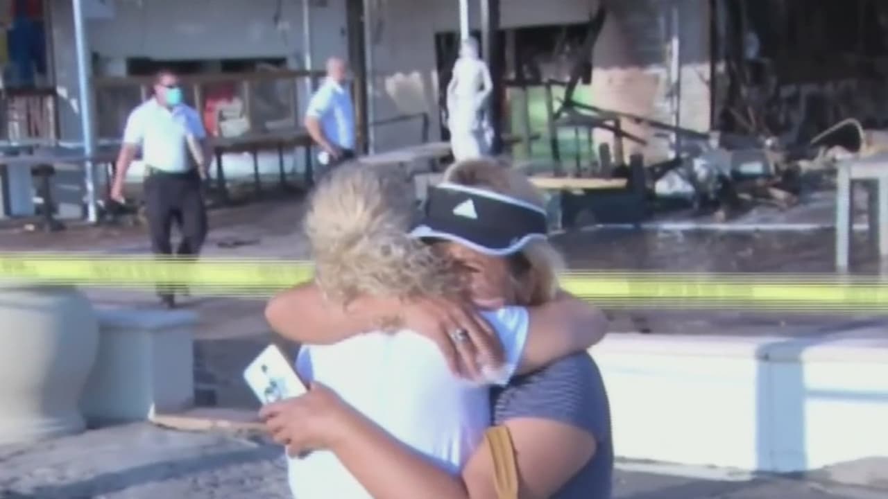 Incendio de gran magnitud consume varios locales de Hollywood Beach